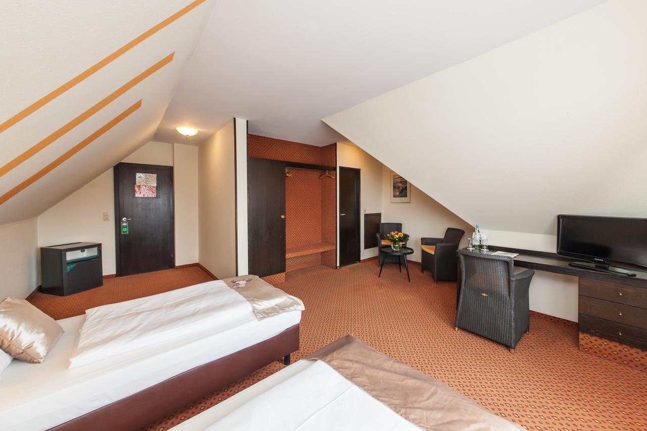 Hotel Strohgaeu Korntal-Münchingen Esterno foto