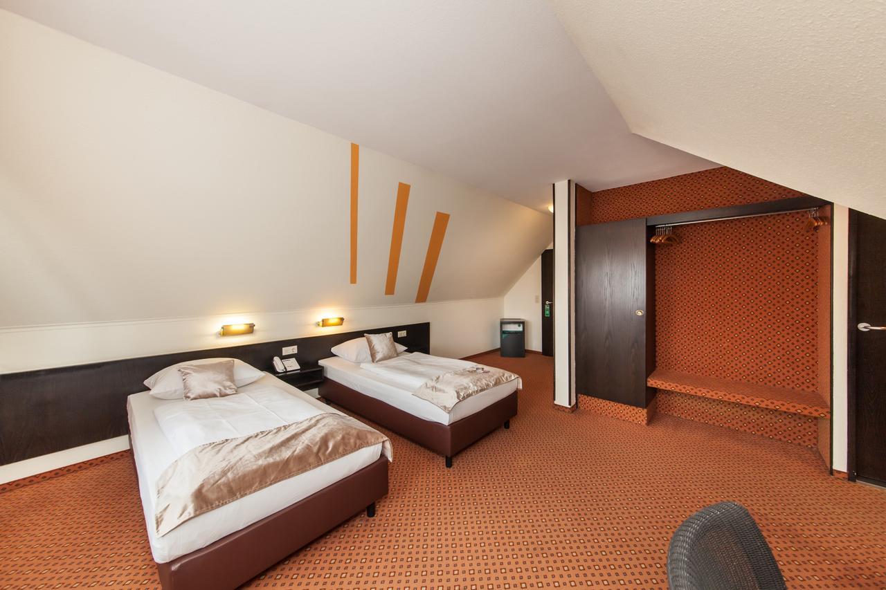Hotel Strohgaeu Korntal-Münchingen Esterno foto
