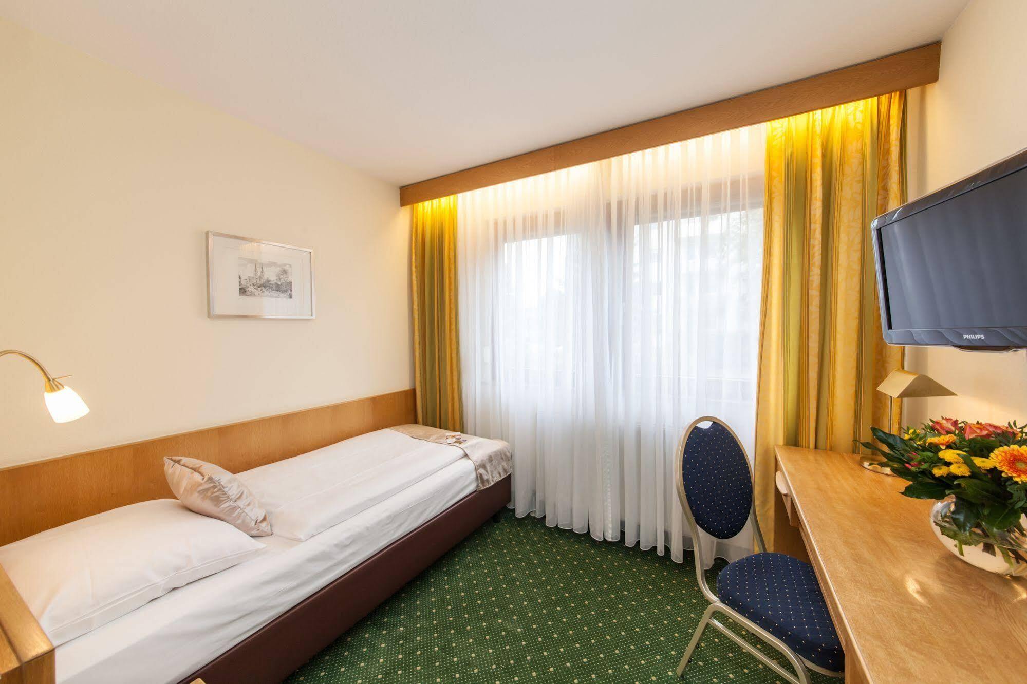 Hotel Strohgaeu Korntal-Münchingen Esterno foto
