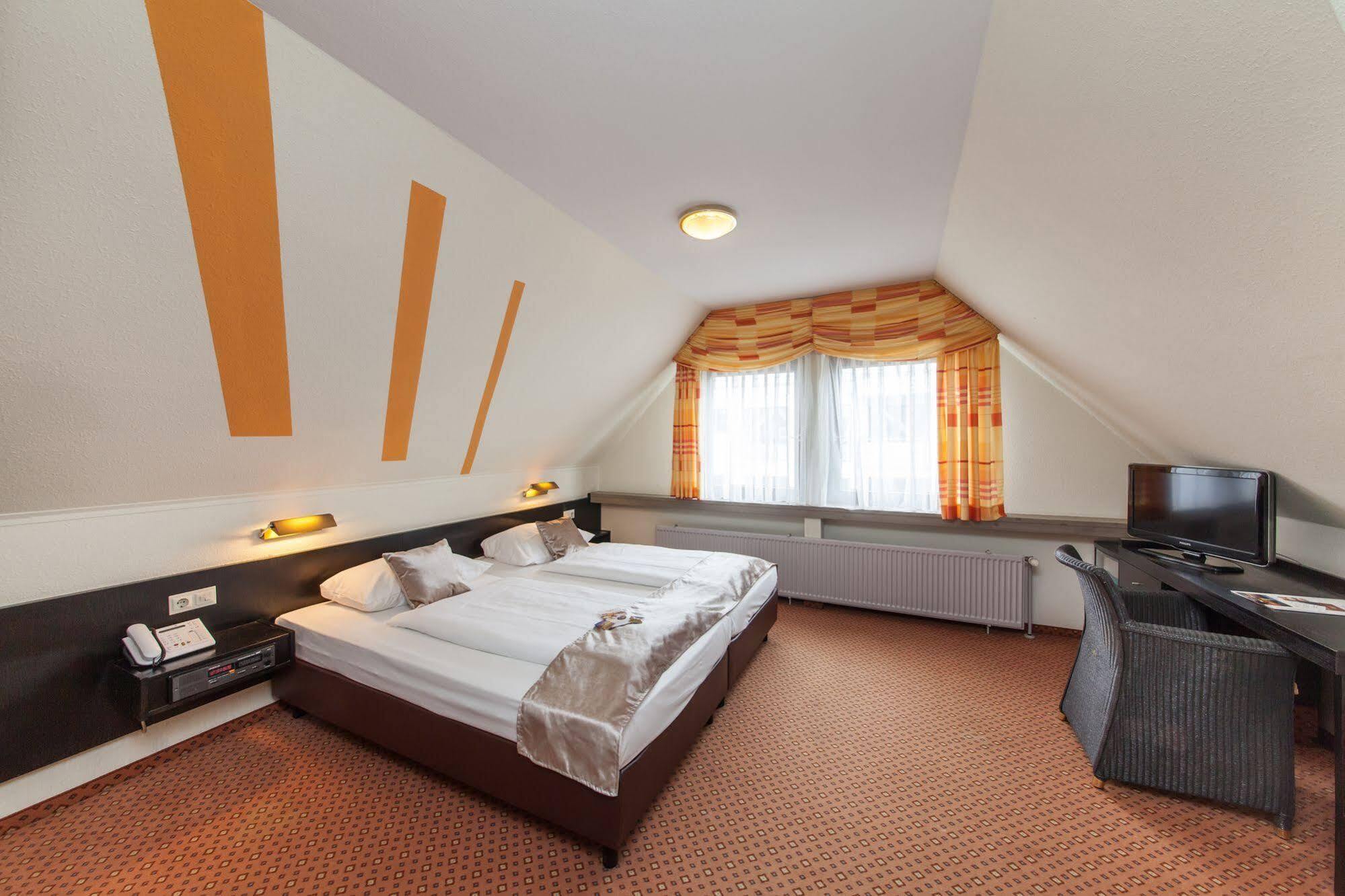 Hotel Strohgaeu Korntal-Münchingen Esterno foto