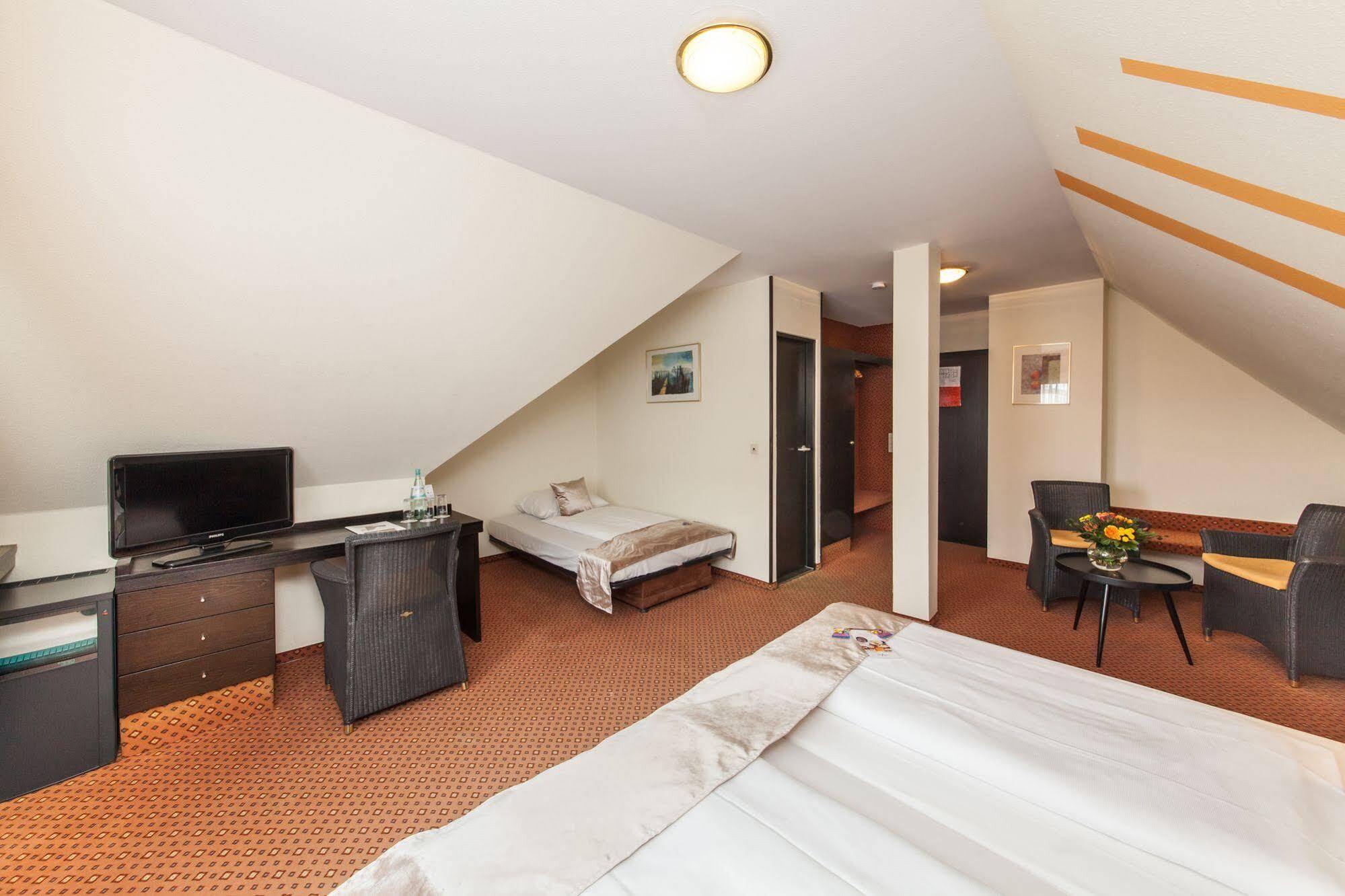 Hotel Strohgaeu Korntal-Münchingen Esterno foto