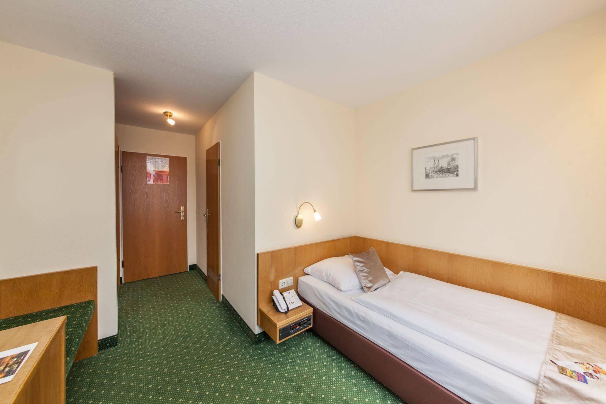 Hotel Strohgaeu Korntal-Münchingen Esterno foto