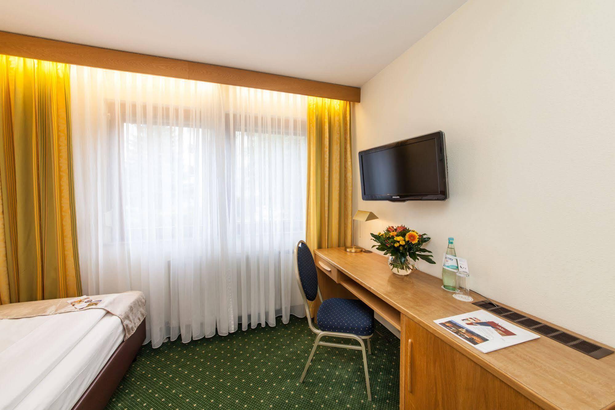 Hotel Strohgaeu Korntal-Münchingen Esterno foto