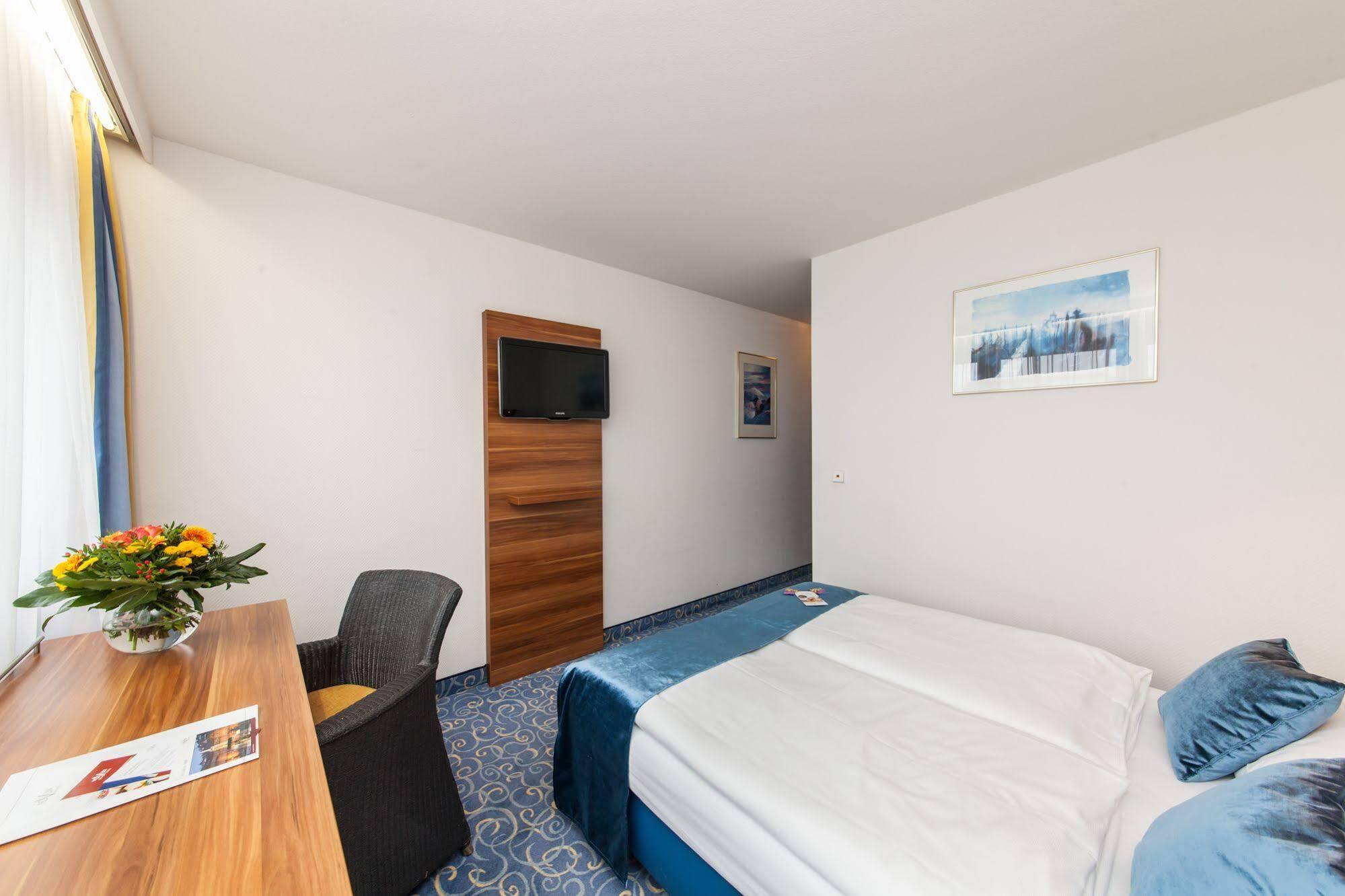 Hotel Strohgaeu Korntal-Münchingen Esterno foto