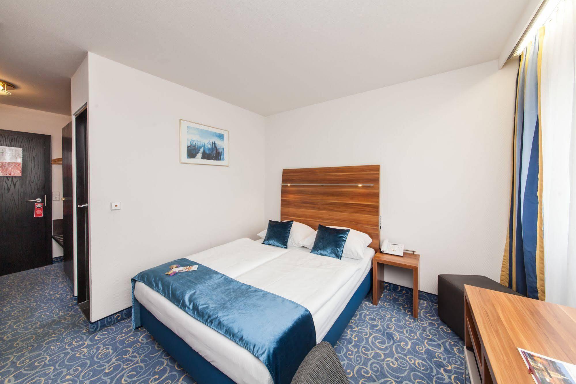 Hotel Strohgaeu Korntal-Münchingen Esterno foto