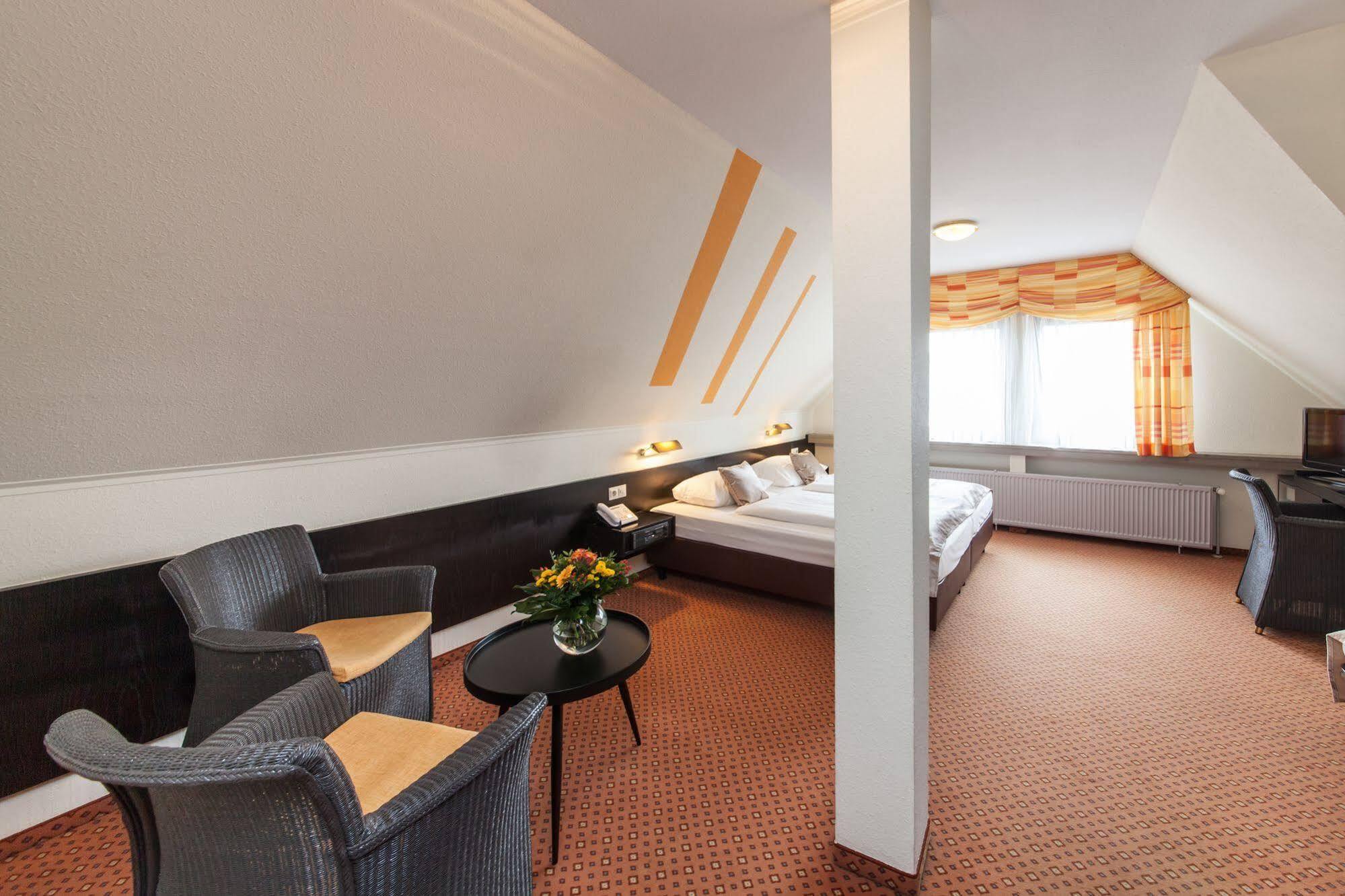 Hotel Strohgaeu Korntal-Münchingen Esterno foto