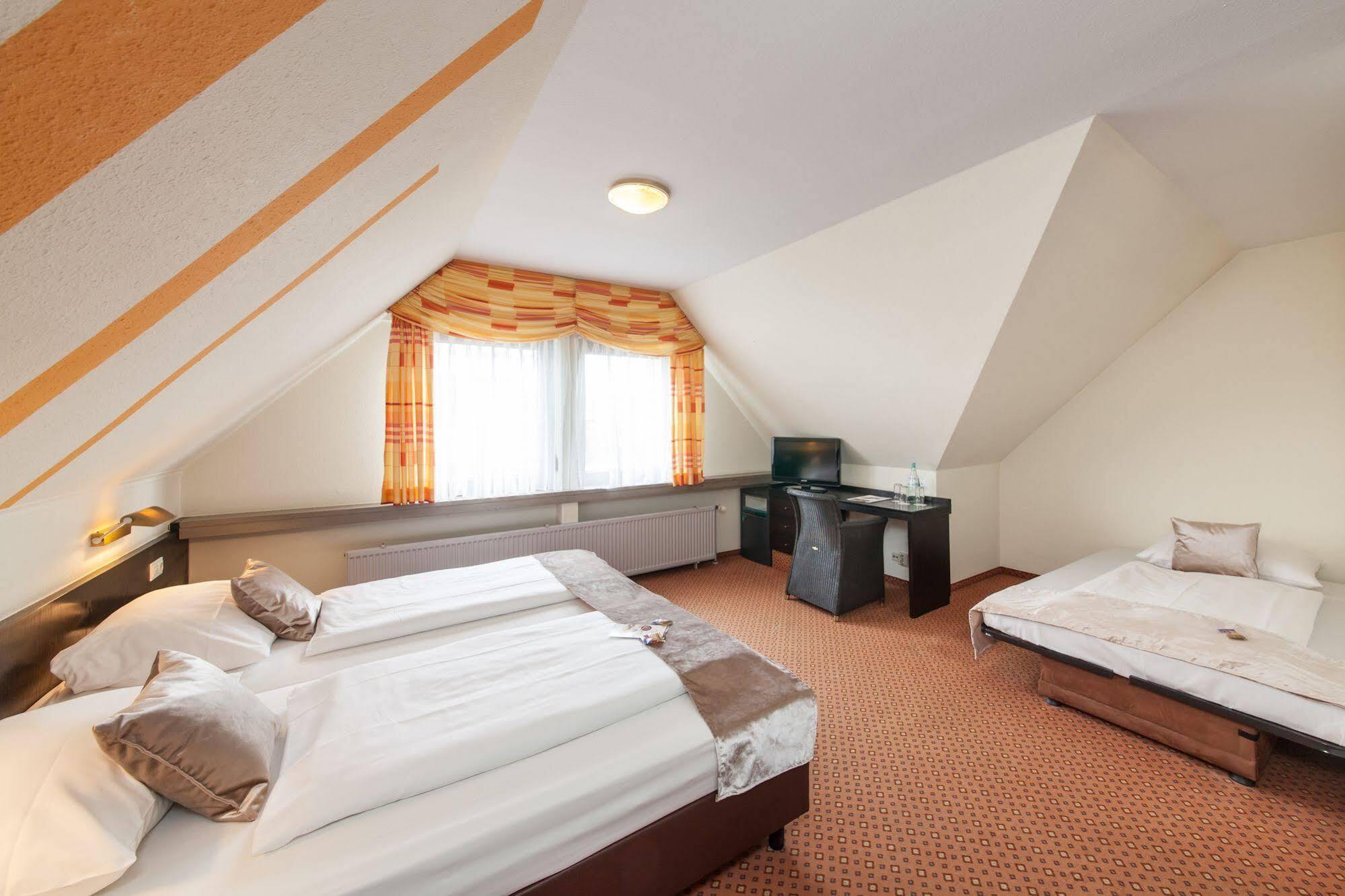 Hotel Strohgaeu Korntal-Münchingen Esterno foto