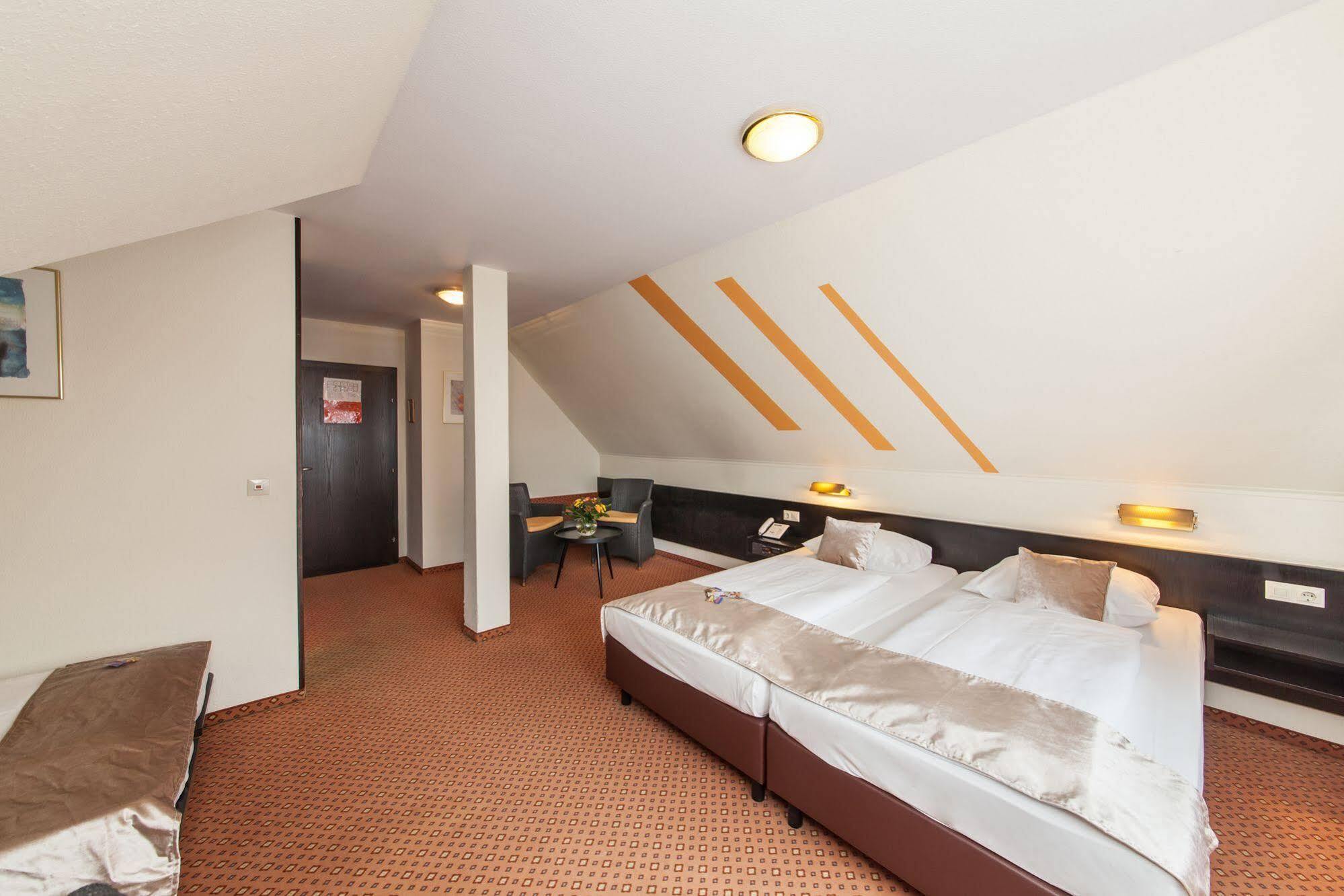 Hotel Strohgaeu Korntal-Münchingen Esterno foto